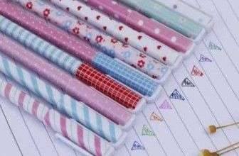 Bolígrafos de diferentes diseños y colores