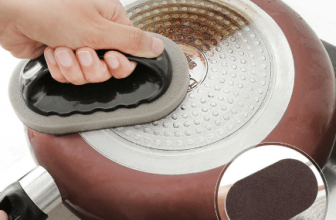 Cepillo limpia sartenes