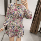 Vestido de satén floreado (40% descuento)