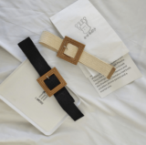 Cinturones con hebillas de madera