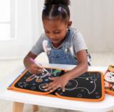 Cuaderno de dibujo en pizarra para niños