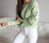 Jerseys y chaquetas de punto con pompones para mujer